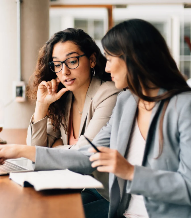 mujeres trabajando mentoría